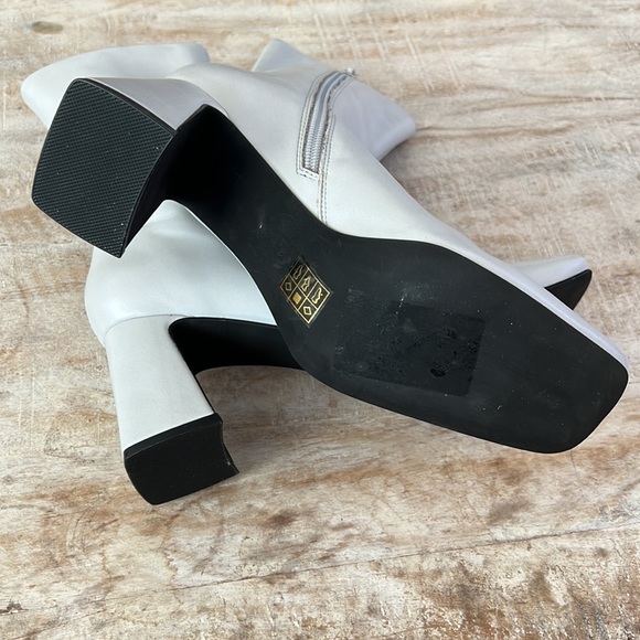 Jeffrey Campbell Jerema Bootie {Light Grey} 8 - Picture 6 of 8